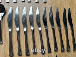 89 Piece of Arthur Price Cutlery Set with wooden box