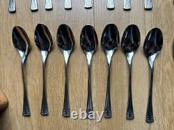 89 Piece of Arthur Price Cutlery Set with wooden box