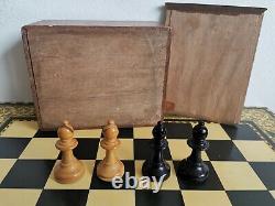 ANTIQUE vintage JAQUES CHESSMEN chess set in a wooden box