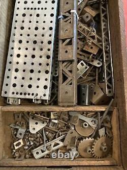 Antique A. C. GILBERT ERECTOR SET No. 7 IN Pre-1930's WOODEN BOX 1936 Manual