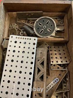 Antique A. C. GILBERT ERECTOR SET No. 7 IN Pre-1930's WOODEN BOX 1936 Manual