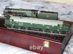 Bachmann 00 Gauge Anniversary Set A1 Sir Walter Scott & Class 40 In Wooden Box