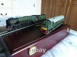 Bachmann 00 Gauge Anniversary Set A1 Sir Walter Scott & Class 40 In Wooden Box