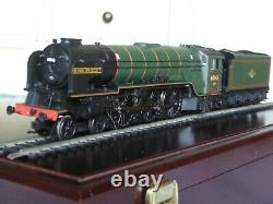 Bachmann 00 Gauge Anniversary Set A1 Sir Walter Scott & Class 40 In Wooden Box