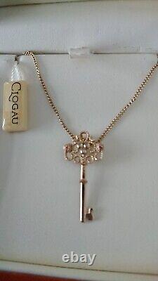 Beautiful Clogau 14ct Gold Kensington Key Diamond Set Pendant. Wooden Box