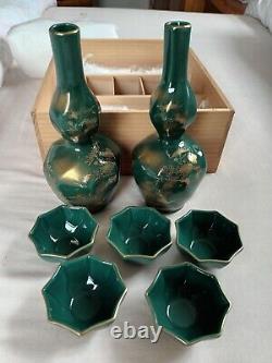 Beautiful Vintage Gourd Saki Set. Marked with wooden box