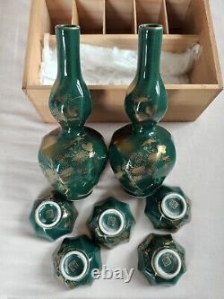 Beautiful Vintage Gourd Saki Set. Marked with wooden box