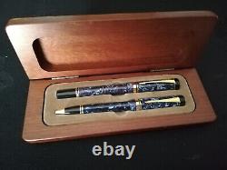 Lovely Parker duofold pen set in wooden box