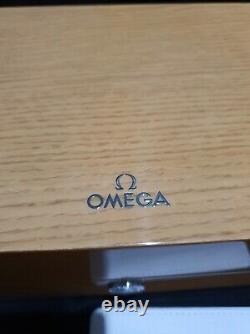Omega brown wooden Watch Box 2,5kg Full Set as collection or gift or display box