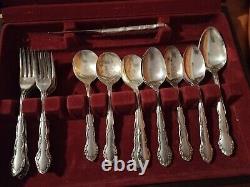Oneida Flirtation Cutlery Set With Wooden Display Box 33 Pieces Silver Plated