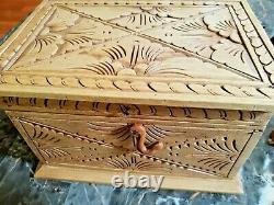 RARE VINTAGE SUNDA ISLANDS (BALI) HAND CARVED WOOD FROGS CHESS SET WithSTORAGE BOX