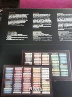 Rembrant Artists Full Size Soft Pastels Wooden Box Set 150 Assorted