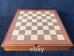 Robin Hood versus Prince John chess set in Wooden storage box RARE