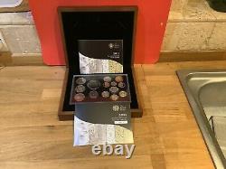Royal Mint 2011 Exclusive Proof Coin Set In Wooden Box Excellent Condition