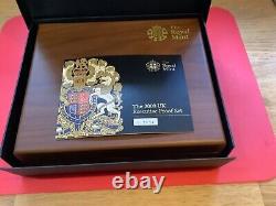 Royal mint coins 2009 Executive coin set in wooden box In excellent condition