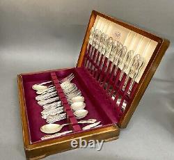 Stunning Vintage Set of 56 WM Rogers & Sons Flatware Silver Plate In Wooden Box