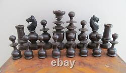 VINTAGE / ANTIQUE LARGE WOODEN TURNED CHESS SET COMPLETE IN INLAID BOX 95mm KING