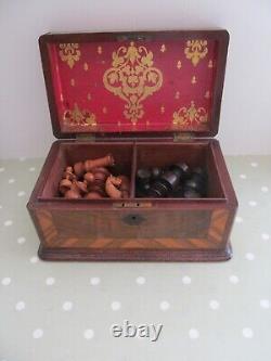 VINTAGE / ANTIQUE LARGE WOODEN TURNED CHESS SET COMPLETE IN INLAID BOX 95mm KING