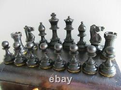 VINTAGE / ANTIQUE WOODEN WEIGHTED CHESS SET COMPLETE IN A WOODEN BOX KING 87mm