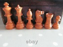 VINTAGE / ANTIQUE WOODEN WEIGHTED CHESS SET COMPLETE IN A WOODEN BOX KING 87mm