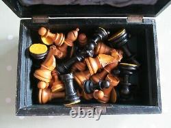 VINTAGE / ANTIQUE WOODEN WEIGHTED CHESS SET COMPLETE IN A WOODEN BOX KING 87mm