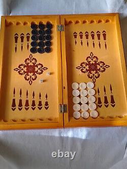 VINTAGE GAME-WOODEN BOX BACKGAMMON CHESS With a FULL SET 30 Bakelite PIECES