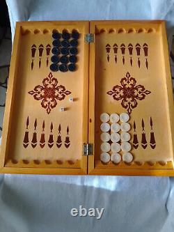 VINTAGE GAME-WOODEN BOX BACKGAMMON CHESS With a FULL SET 30 Bakelite PIECES