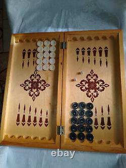 VINTAGE GAME-WOODEN BOX BACKGAMMON CHESS With a FULL SET 30 Bakelite PIECES