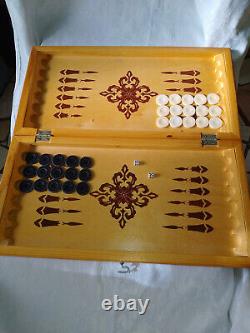 VINTAGE GAME-WOODEN BOX BACKGAMMON CHESS With a FULL SET 30 Bakelite PIECES