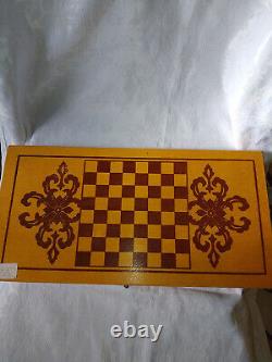 VINTAGE GAME-WOODEN BOX BACKGAMMON CHESS With a FULL SET 30 Bakelite PIECES