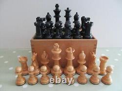 VINTAGE WEIGHTED WOODEN CHESS SET COMPLETE IN A WOODEN BOX KING 85mm JAQUES