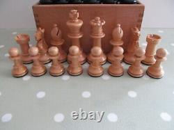 VINTAGE WEIGHTED WOODEN CHESS SET COMPLETE IN A WOODEN BOX KING 85mm JAQUES