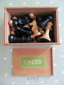 VINTAGE WEIGHTED WOODEN CHESS SET COMPLETE IN A WOODEN BOX KING 85mm JAQUES