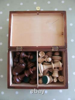 VINTAGE WOODEN WEIGHTED CHESS SET IN A WOODEN BOX KING 89mm CHAVET / LARDY