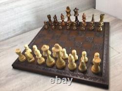 VINTAGE wooden STAUNTON CHESS SET BOXED and good quality BOARD