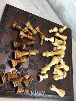 VINTAGE wooden STAUNTON CHESS SET BOXED and good quality BOARD