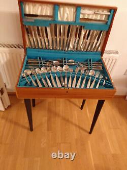 Viners Cutlery Collectionn in Original Wooden Box (115 pieces) Sheffield Made