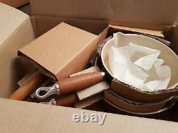 Vintage BNIB Le Creuset 5 Brown Saucepan Set & Wooden Stand RARE to see Boxed