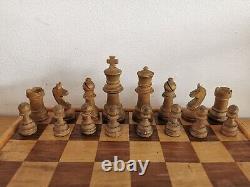 Vintage Staunton style Chess Set in a wooden box. King 85mm