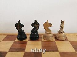 Vintage Staunton style Chess Set in a wooden box. King 85mm