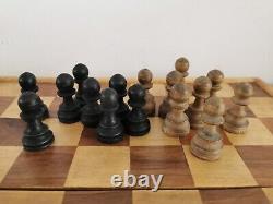 Vintage Staunton style Chess Set in a wooden box. King 85mm