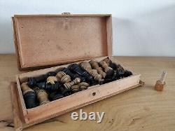 Vintage Staunton style Chess Set in a wooden box. King 85mm