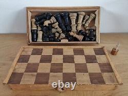 Vintage Staunton style Chess Set in a wooden box. King 85mm