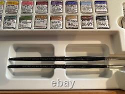 Vintage Winsor & Newton Artists Water Colour Wooden Case Box Set of 16 Half Pans