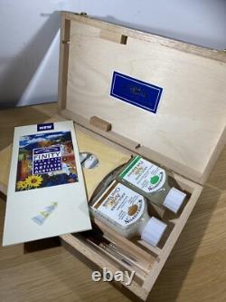 Vintage Winsor and Newton acrylic paint set in beautiful Wooden Box Unused