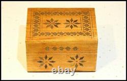 Vintage wooden chess set in wooden box Staunton pattern King 95mm VGC